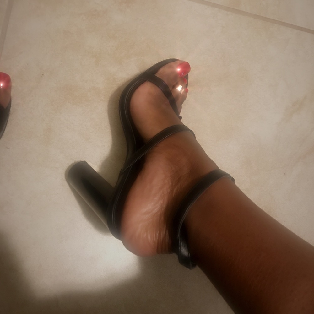 🖤Ankle strap Sandal🖤 Olivia Ferguson 💋